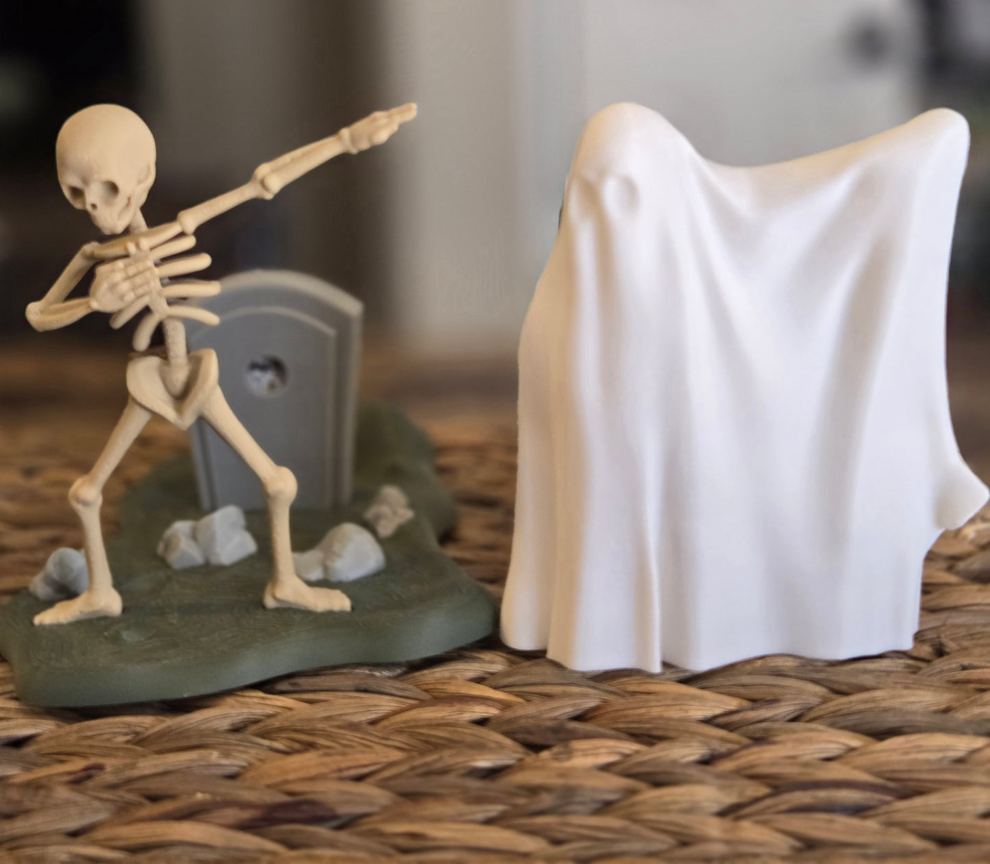 Un Dabbing Ghost